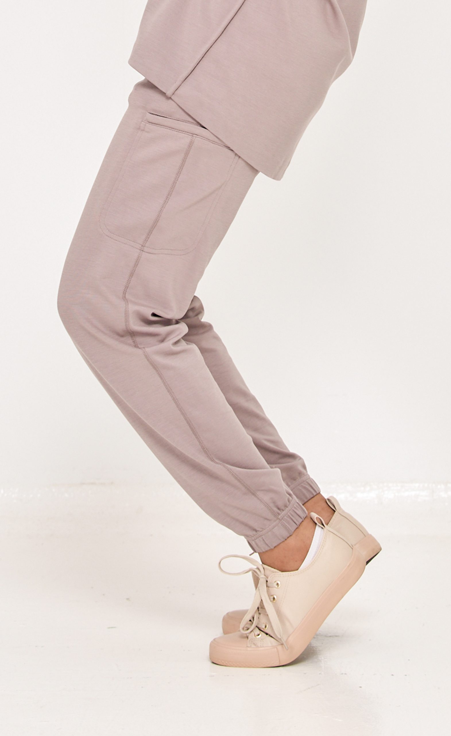 Tencel Jogger Pants in Mauve – Olloum