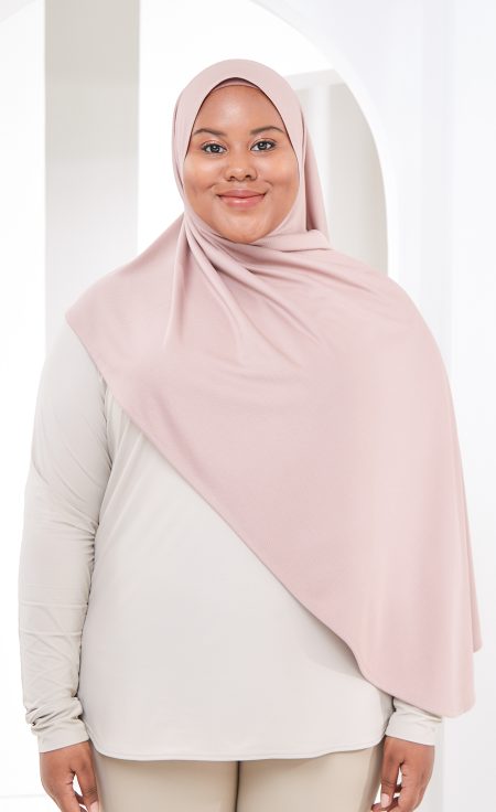 Olloum active performance scarf mini in cinnamon, Women's Fashion, Muslimah  Fashion, Hijabs on Carousell