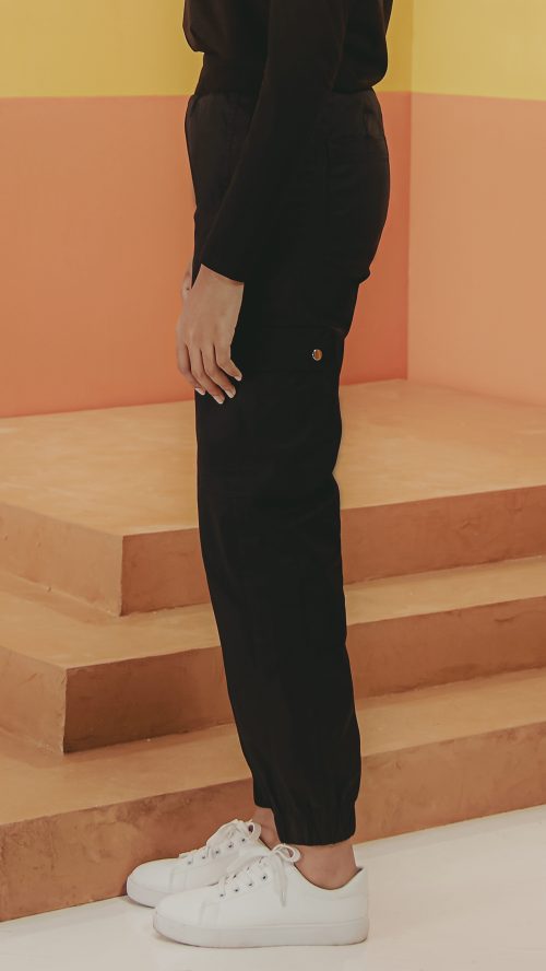 Jogger Cargo Pants - Black (Side 1) Jogger Cargo Pants - Black (Side 1)